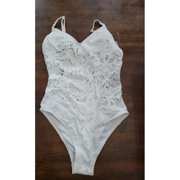 NWOT PilyQ S Catherine Eyelet Lace White 1PC Swimsuit 123450 - Picture 2 of 3